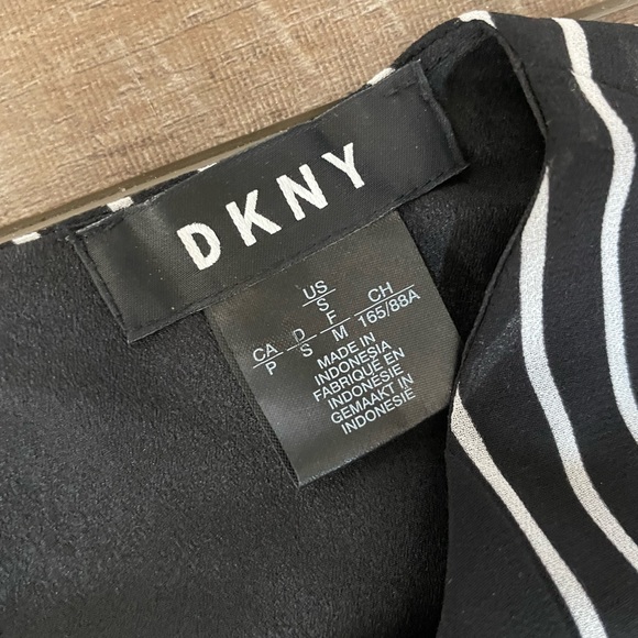 NWOT DKNY Striped Layer Sleeveless Blouse - Picture 2 of 2